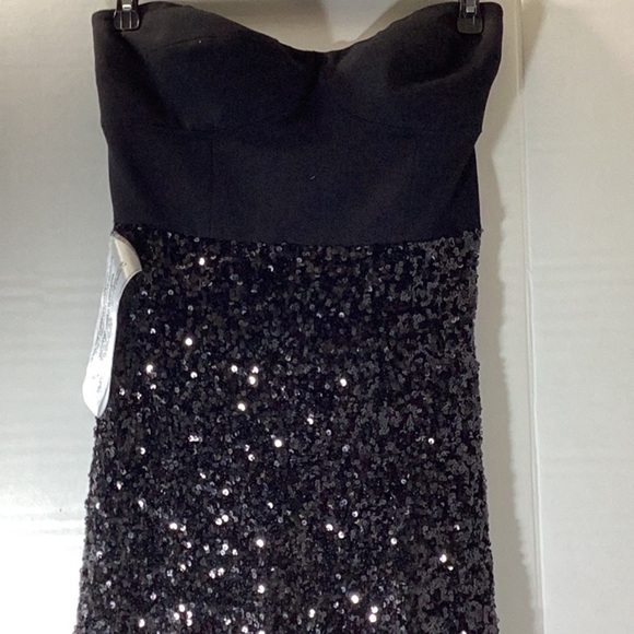 Vada Dress
DRESS THE POPULATION - Picture 6 of 12